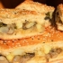 Ciasto z pieczarkami w piekarniku z ciasta francuskiego i drożdżowego